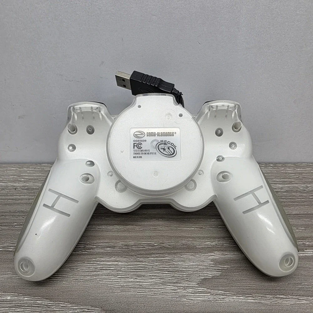 Game Elements Recoil PC Gaming White Retractable USB Wired Controller GGE909